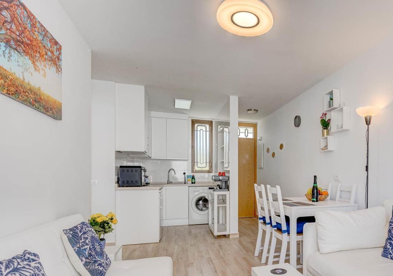 Stylish Flat And Pool With 3 Rooms, Sleeps 6, Los Cristianos Лос Кристианос Экстерьер фото