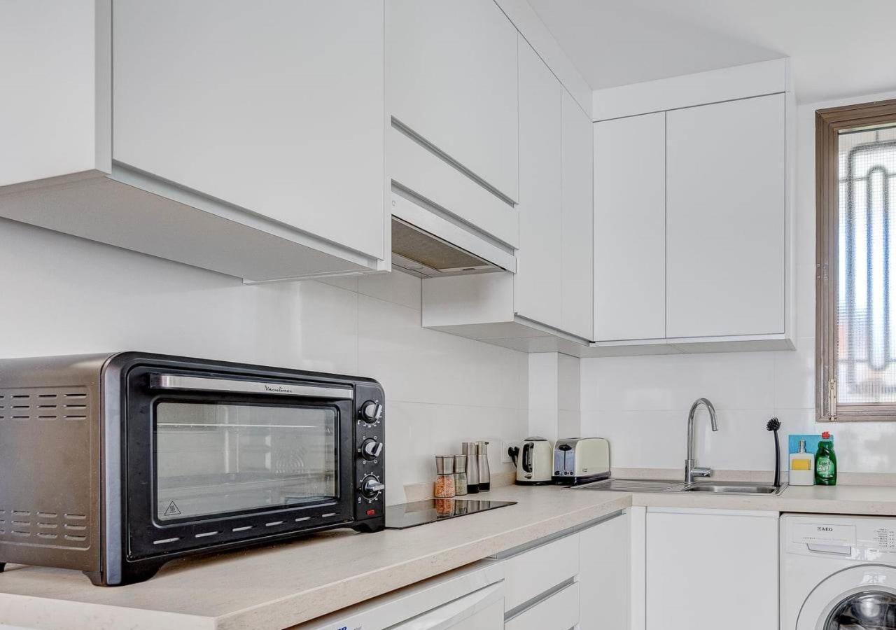 Stylish Flat And Pool With 3 Rooms, Sleeps 6, Los Cristianos Лос Кристианос Экстерьер фото